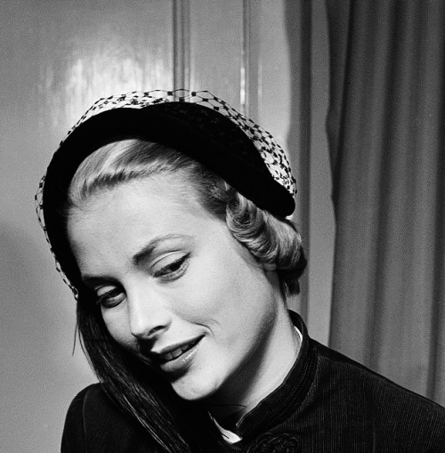 the-marriage-of-heaven-and-hell:Grace Kelly, 1949