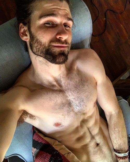 https://64.media.tumblr.com/448b240ed01b69ec8d4c2a775d58a810/fb6b10a1c2cb27b7-0f/s500x750/dfcc816c9f21de5eaca1b9718828f12f8413cd01.jpg
