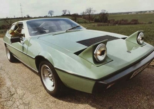 talesfromweirdland:Jim Henson’s 1978 Lotus Eclat was customized to look like Kermit the Frog.I mean,