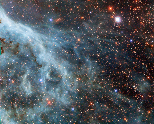 Hubble Sees Turquoise-Tinted Plumes in Large Magellanic Cloud : The brightly glowing plumes seen in 