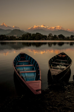 evysinspirations:  Nepal | Phewa Lake | Fewa Lake | Pokhara (by wazari)