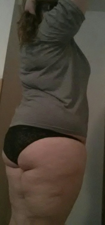 hmilf94: Morning boo’s! I feel so damn sexy in this picture… my ass looks so fat  Follow, send me yo