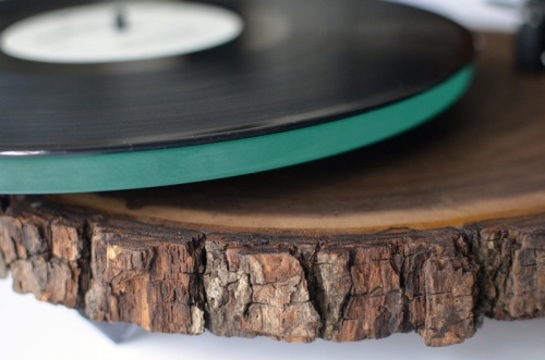 blazepress:Beautiful Turntables Made from Black Walnut Trees