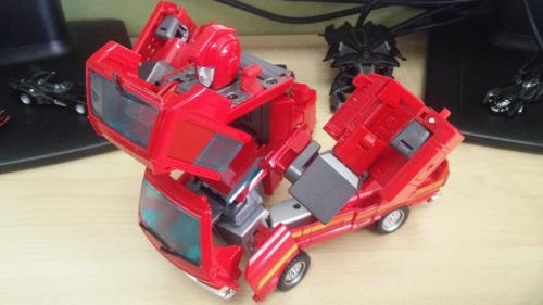 aeonmagnus:  Transformers Masterpiece MP-27 Ironhide.