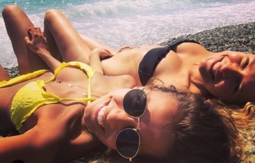 fedeshot: Ti amo Troia mia  a 50 reblog via i bikini