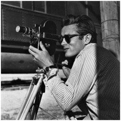 coolkidsofhistory:  James Dean on the set of Giant, 1955