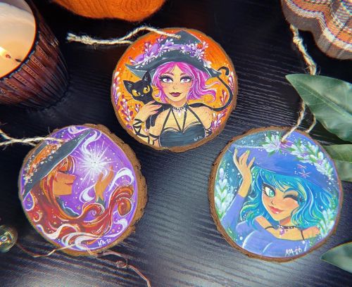 ✨My lovely trio of witches are now in my shop!!!! Each hand painted wood ornament are one-of-a-kind 