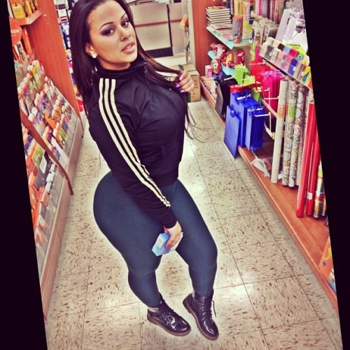 watchouttherenow:  phatbootycheeks:  Sexy winny munoz ❤❤👌   😄