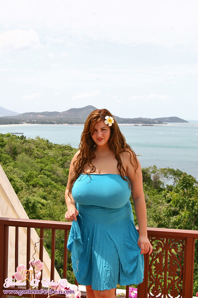 hugeheavytits:    http://hugeheavytits.tumblr.com/ Ladies - send in your big boob