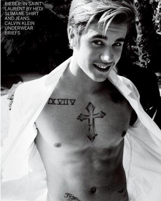 dominicanblackboy:  A hot celeb moment wit Justin Bieber new naked look!😍
