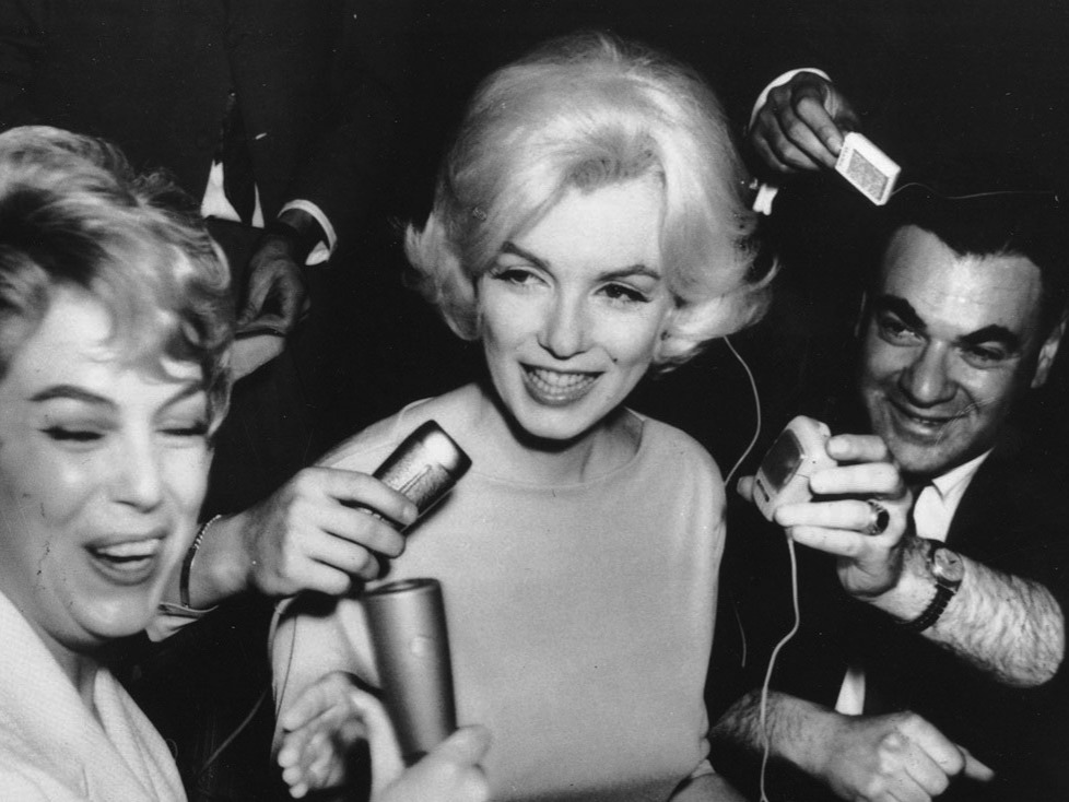 Marilyn Monroe being interviewed in a press... - Marilyn Monroe Archive