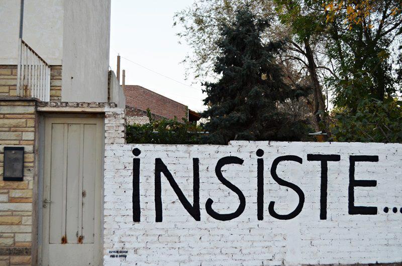 somospoesia:  persiste… Buenos Dias! Somos Poesia en Facebook Somos Poesia en Twitter