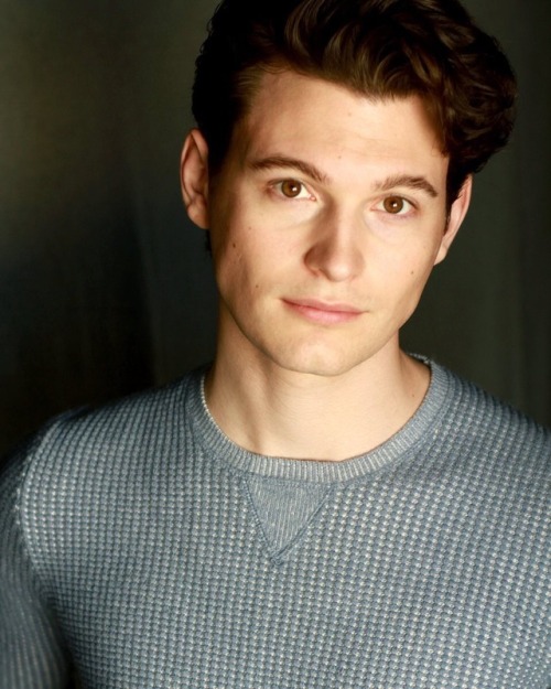 Bryan Dechart looks like the lost Hollands’ brother