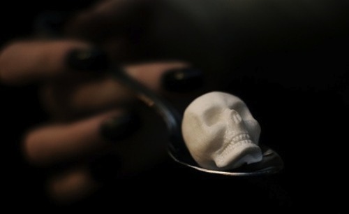 Porn from89:  Skull-shaped sugar cubes (by Snowviolent)  photos