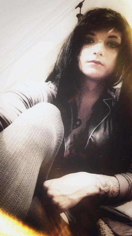 imglitched:  It’s been way too long since I’ve been able to dress up. But that finally changed today. It felt awesome being able to do it. I know I haven’t updated anything new in awhile. So here’s some. And I’ve got more that I’ll post throughout