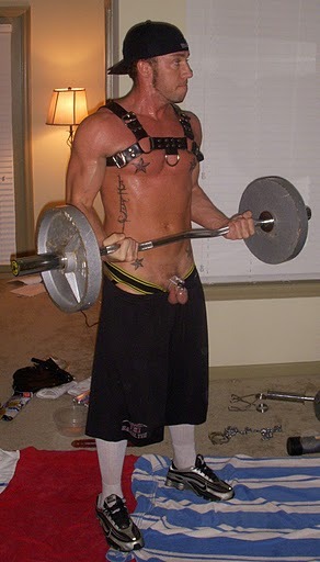 faggotshavechoresnotrights:  This is a good faggot. Keeping fit for Alphas…..I