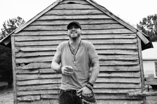 j3llyb3ll: Brantley Gilbert…sweet baby Jesus I wanna touch him ❣◕ ‿ ◕❣ sexy man!