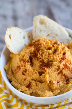 nom-food:  Spicy pumpkin hummus