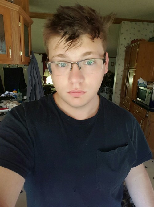 bonersniper:  I I slept so hard my hair couldn’t keep up  That is absolutely adorable