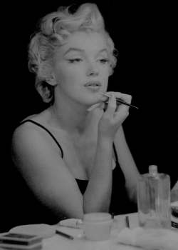 normajeaned:   Marilyn Monroe photographed