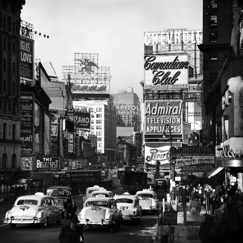 Times Square, Broadway between 45th and 47th, New York City / photos from the 1950′s.