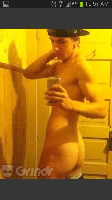 chadvic:  willwork4wood:  xxxgrindrxxx:  Follower Submission  Cutie  Hi