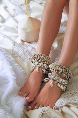 goreanmaster:  itsallaboutjewelry:  somerollingstone:  Trinkit Hunter Anklets  -  .