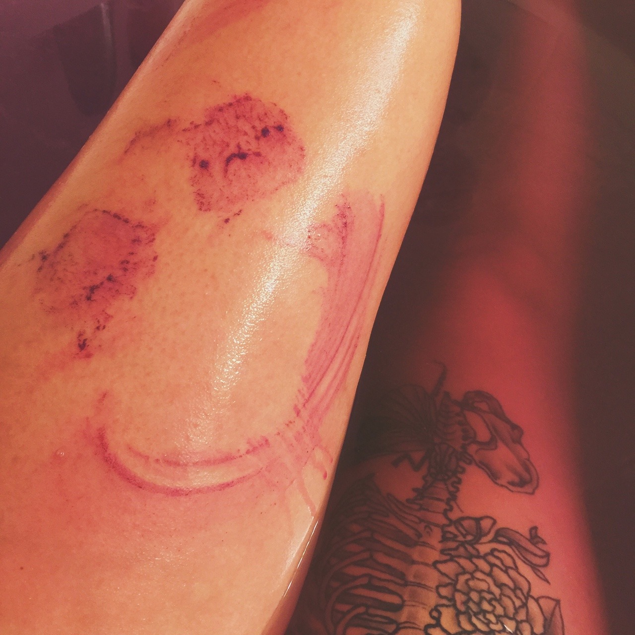 ohsealegs:  Used the Phoenix Rising bath bomb and ended up drawing all over myself