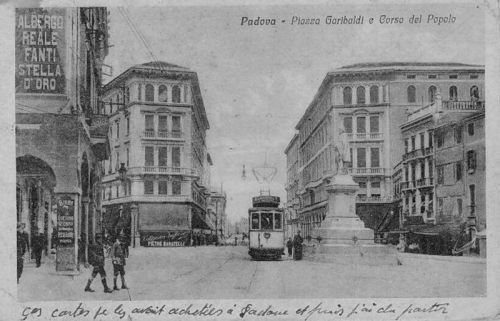 La rete tranviaria urbana di Padova è stata un sistema di linee tranviarie a servizio della città di Padova, attivo fra il 1883 e il 1954.  La prima linea tranviaria cittadina, a trazione animale, venne attivata il 5 luglio 1883 fra la stazione