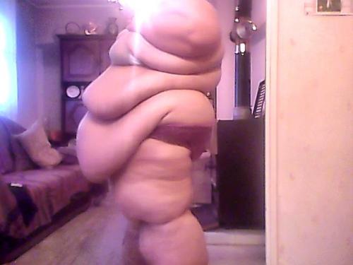 garyplv:  contagion-07-fan:  bricout:  beau gros ventre  Wow  √