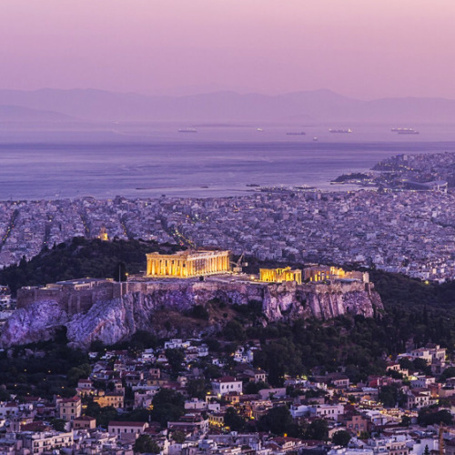 Atene dal crepuscolo all’alba:  Il Partenone illuminato all’alba  Il