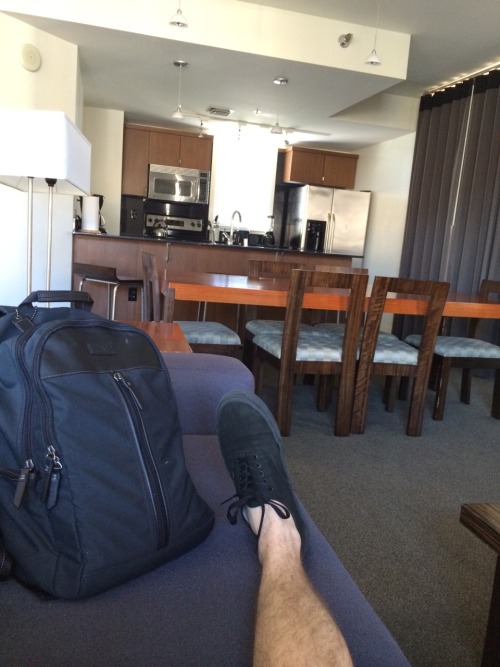 malikmydick:  look at my hotel room bitches!!!!!!