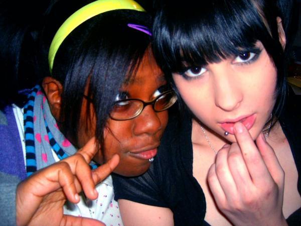 eviltattedmonkey:  Partying with Bailey.