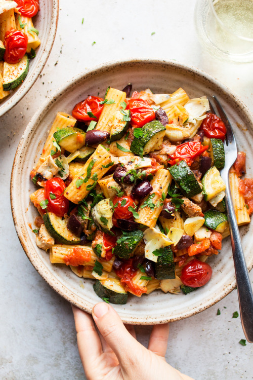 lazycatkitchen: Vegan summer pasta Vegan summer pasta uses the best of summer produce and takes litt