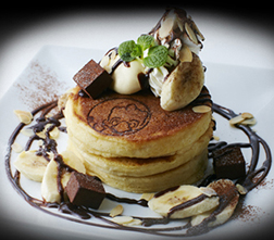 just-use-a-phoenix-down:  Square Enix’s cafe Artnia serves Final Fantasy pancakes 