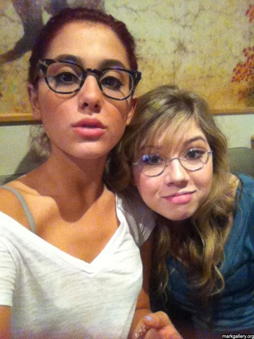 Ariana Grande and Jennette McCurdy