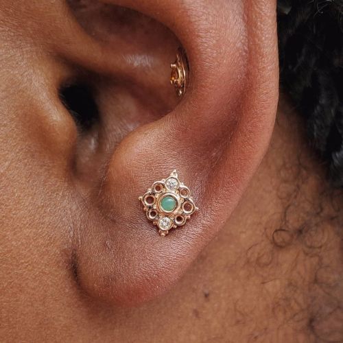 Rose gold dreams with chrysophrase, diamonds & citrine in this fun lil curation. Fresh lobe &