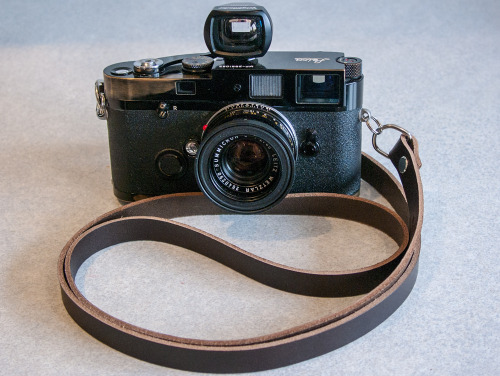 Figosa camera strapThe original Leica strap that came with my MP has started to wear and fray so I s