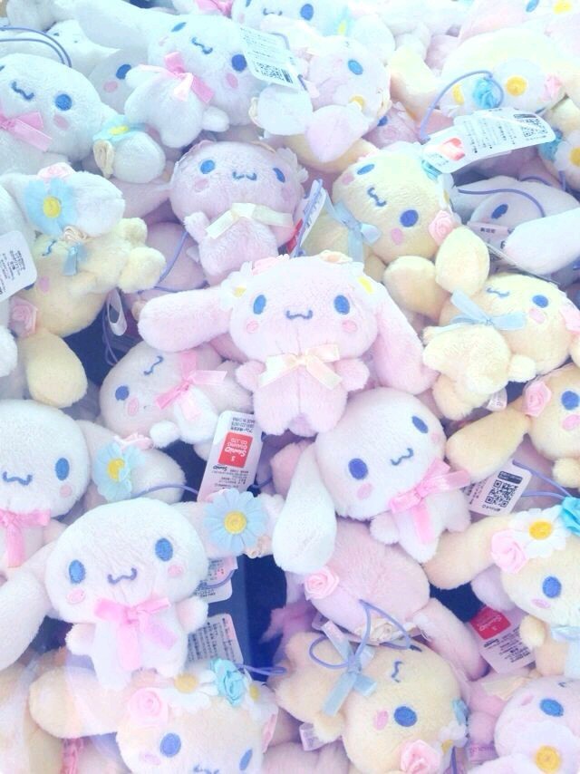 sweetmarshmallows:
“Cinnamoroll plushes ♡
”