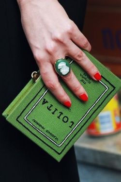 ohmylittlelolita:  lolita book clutch