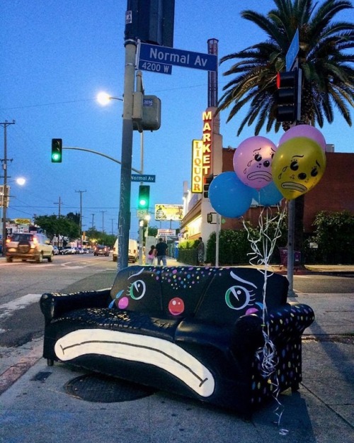 escapekit:  Sad Clowns LA-based street artist Lonesome Town humanizes unwanted objects by transforming them into sad clowns.Escape Kit / Instagram / Twitter / Minuscule / Subscribe 