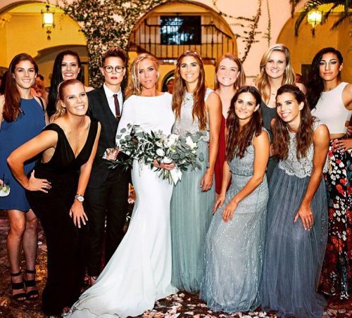 polarbearsuburb: allie_long_Oh & these babes. Thankful for them as well.#gotmyweddingphotosback 