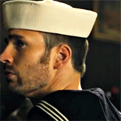 envianne:  tomlhardy: [x]  #where’s the hey sailor gif #I NEED THE HEY SAILOR GIF  