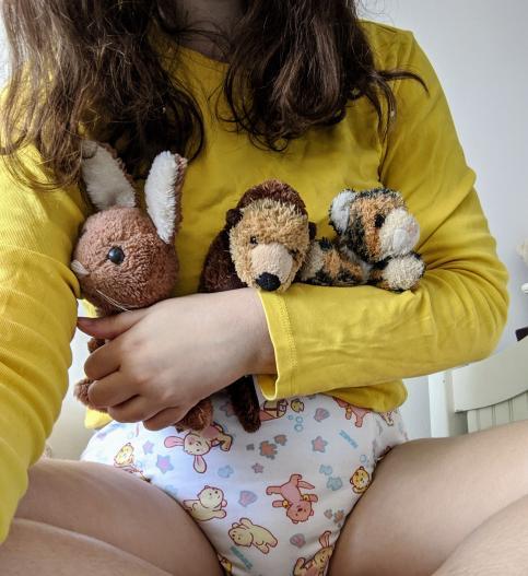babymariko: look, look! my stuffies match my training pants!
