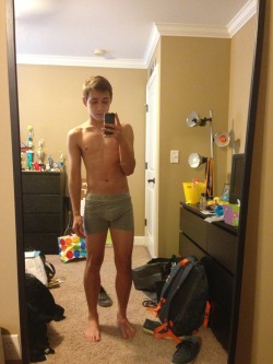 slutqueer:   ii-give-up:  slutqueer:  here’s the other, more slutty one.  want your body.. ugh its perf tbh and that bulge… :o xx  still reblogging my selfies   Woah hey woah plz text me