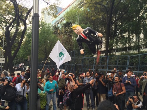 Trump Burned in Effigy at the US Embassy in Mexico City Photo credit: El Barzón