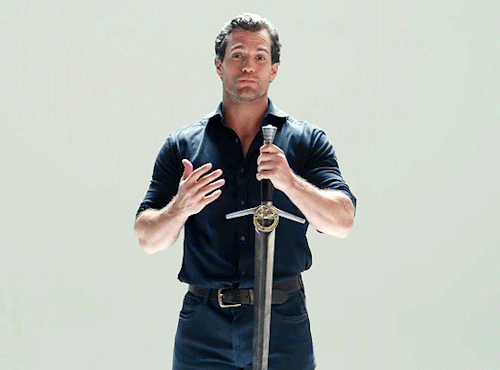 restin-peaches: zacharylevis:  HENRY CAVILLHenry Cavill Explains Everything You Need To Know About The Witcher’s Sword   
