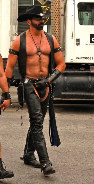 kinkyspain:#Gay #Fetish #BDSM #Leather #Bondage #GayPorn Leather Cowboy