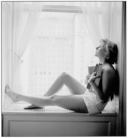 eseotromundo: Betsy, 1950. Fotografía de Stanley Kubrick.