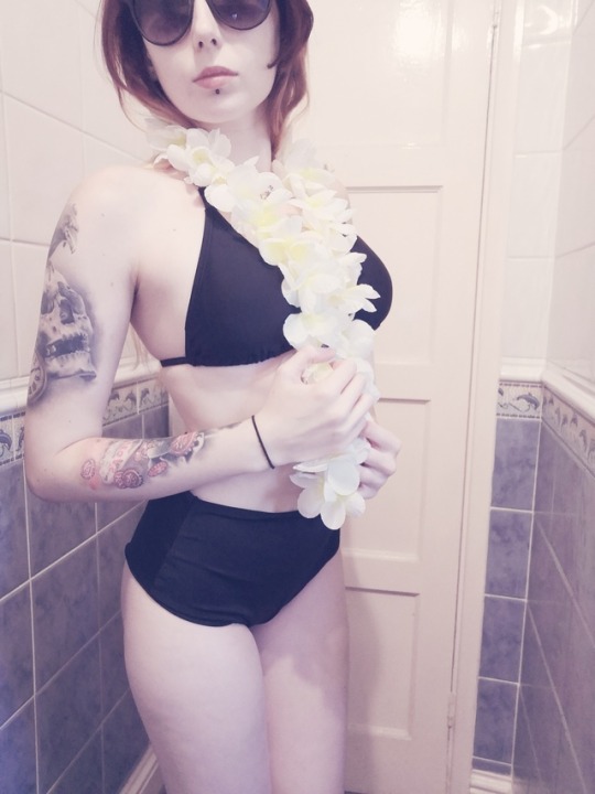 XXX mojave-courier:  I brought a new bikini for photo